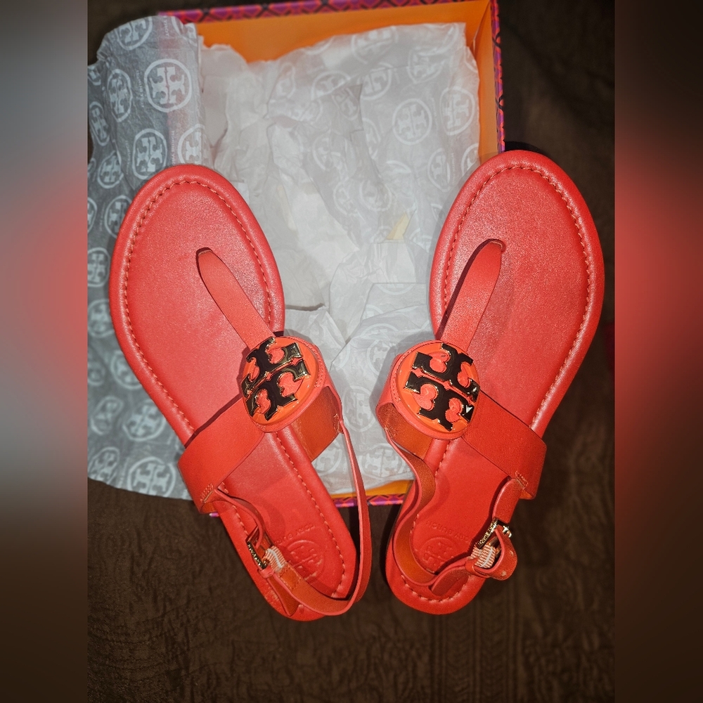 Tory Burch Bryce Leather Flat Thong Sandal Adjustable strap Color: Samba sz.9